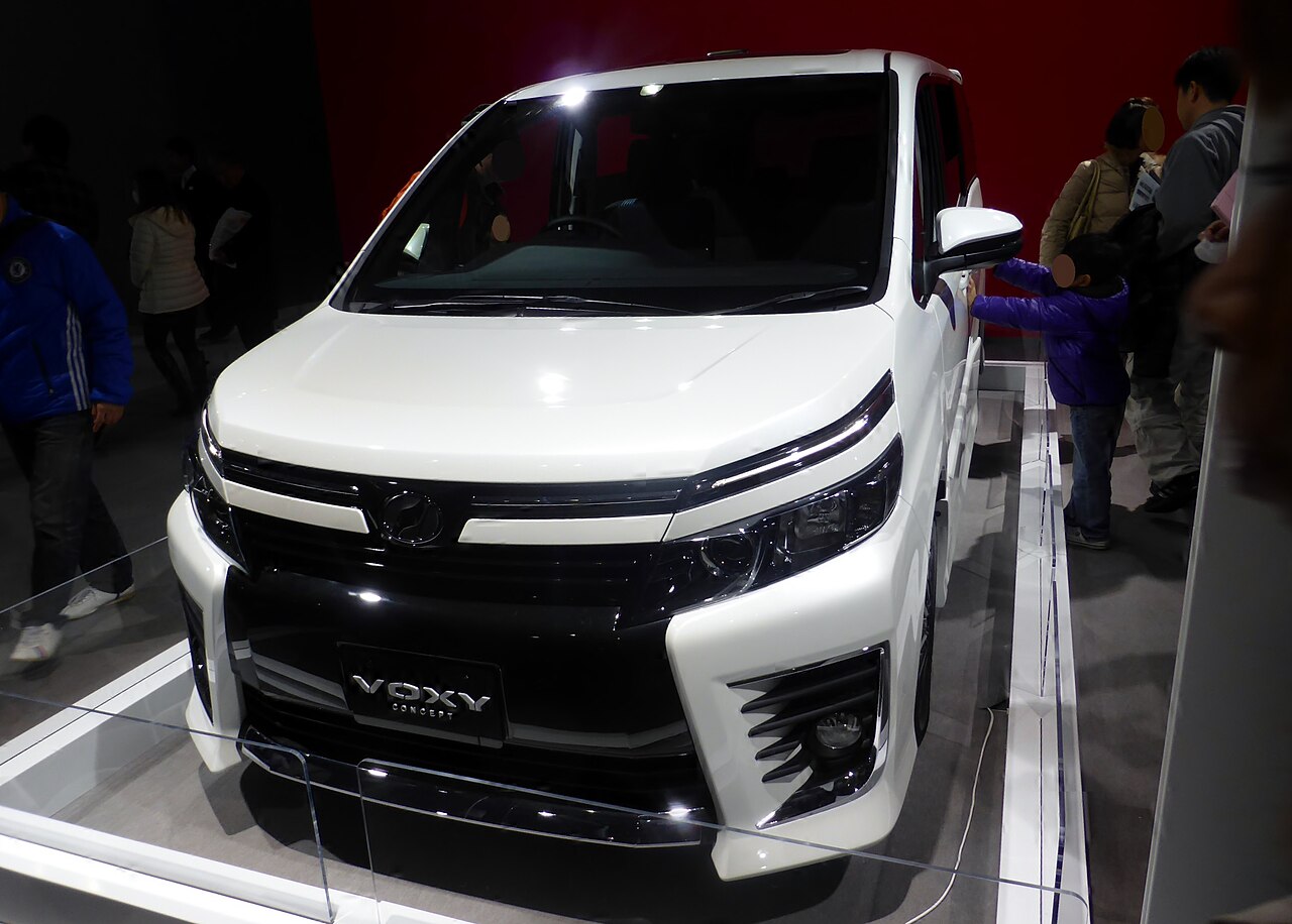 Toyota Voxy 2015